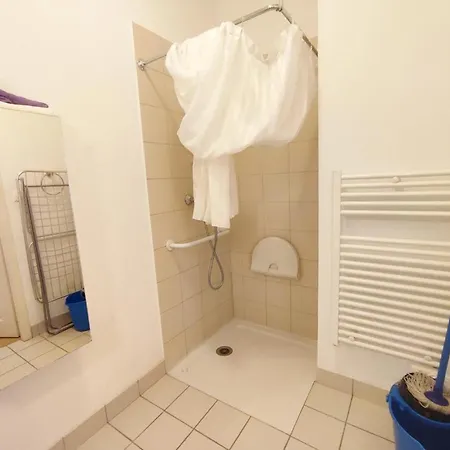 Pat 83, T2, Centre Luchon, Wifi, Casier A Skis, 4 Personnes Bagnères-de-Luchon Exterior foto