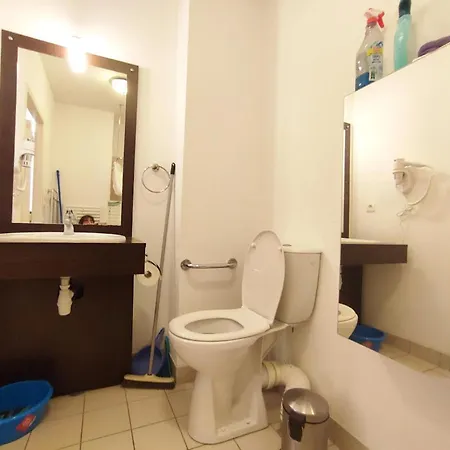 Pat 83, T2, Centre Luchon, Wifi, Casier A Skis, 4 Personnes Bagnères-de-Luchon Exterior foto