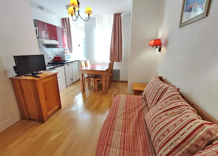 Pat 83, T2, Centre Luchon, Wifi, Casier A Skis, 4 Personnes